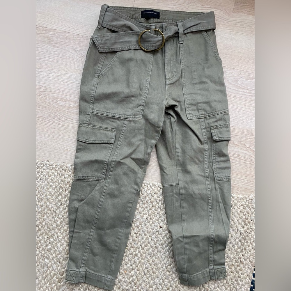 Banana Republic Olive Green Cargo Capri Pants 0